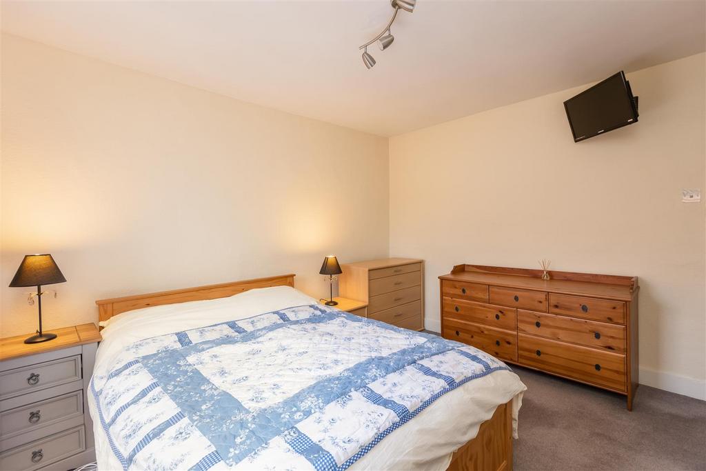 Piercy End 21 Bedroom 1-2.jpg