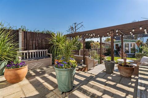 3 bedroom terraced house for sale, Willow Close, Buckhurst Hill
