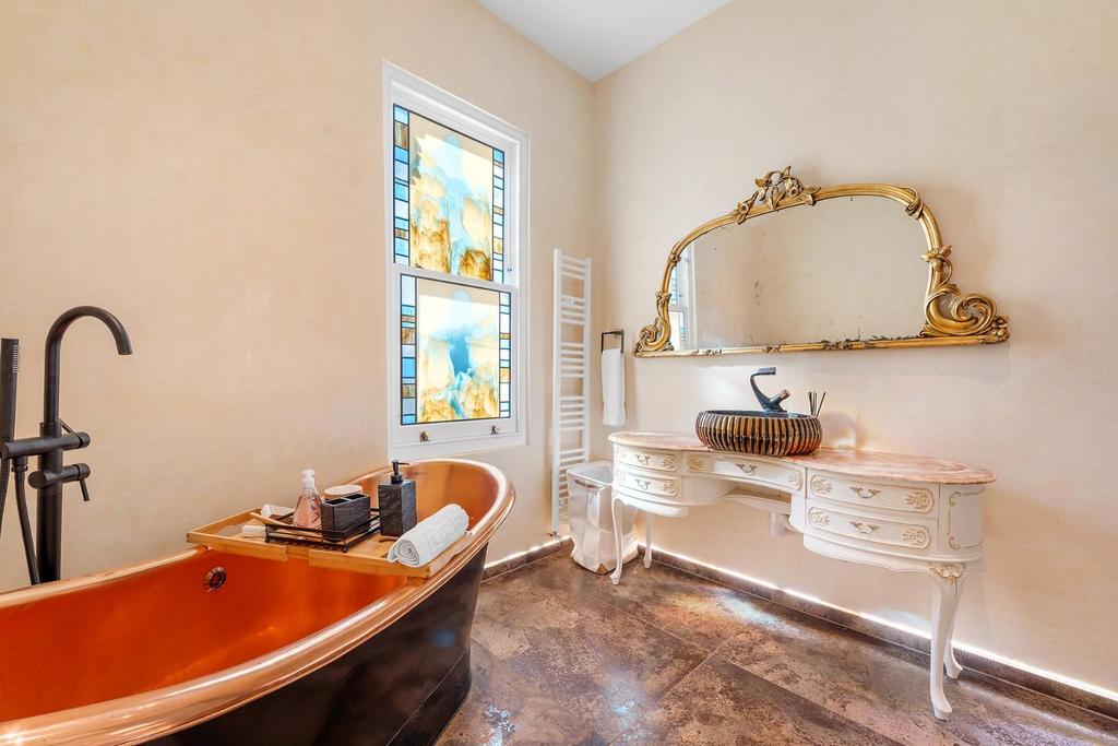 Bathroom (2).JPG