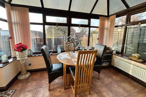 2 bedroom bungalow for sale, Hillside Gardens, Swadlincote DE11
