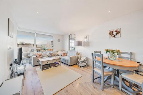 2 bedroom apartment to rent, Basset Court, Smithfield Square, Hornsey, N8