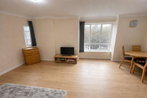 2 bedroom apartment for sale, Dominion Close, Greater London TW3