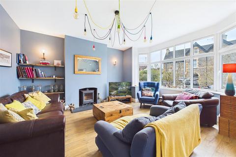 4 bedroom semi-detached house for sale, Gardens Road – steps from Hill Road and seafront
