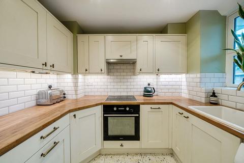 2 bedroom flat for sale, Clayton Street, Kennington, London, SE11