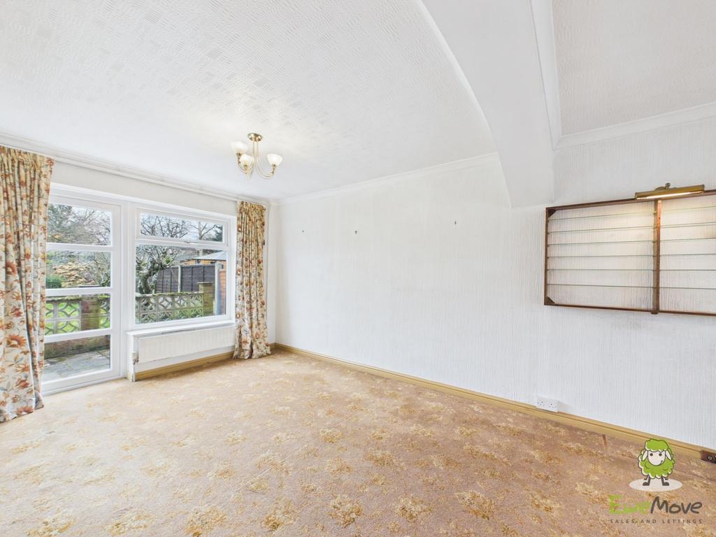 Living room and dining area onto patio - Ewemove W