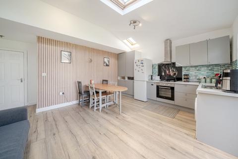 3 bedroom flat for sale, Angles Road, Streatham, London, SW16