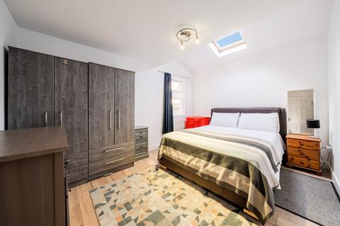 3 bedroom flat for sale, Angles Road, Streatham, London, SW16