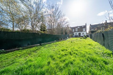 3 bedroom flat for sale, Angles Road, Streatham, London, SW16