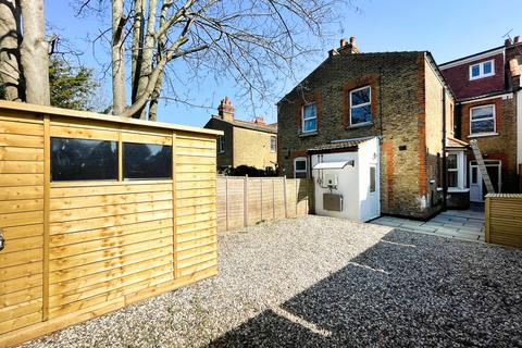 1 bedroom in a house share to rent, Ramuz Drive, Westcliff On Sea SS0