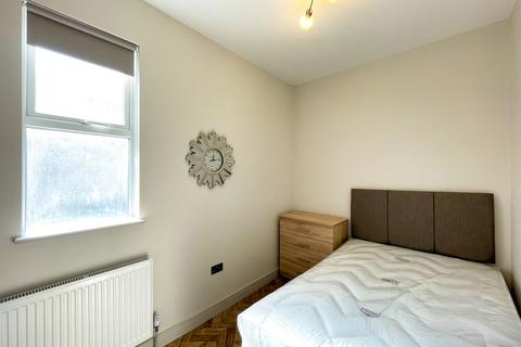 1 bedroom in a house share to rent, Ramuz Drive, Westcliff On Sea SS0