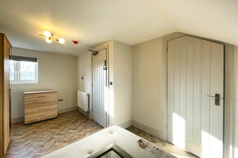 1 bedroom in a house share to rent, Ramuz Drive, Westcliff On Sea SS0
