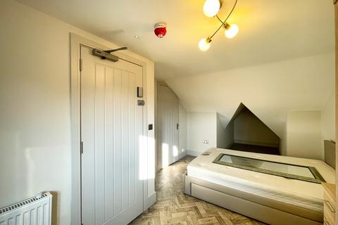 1 bedroom in a house share to rent, Ramuz Drive, Westcliff On Sea SS0