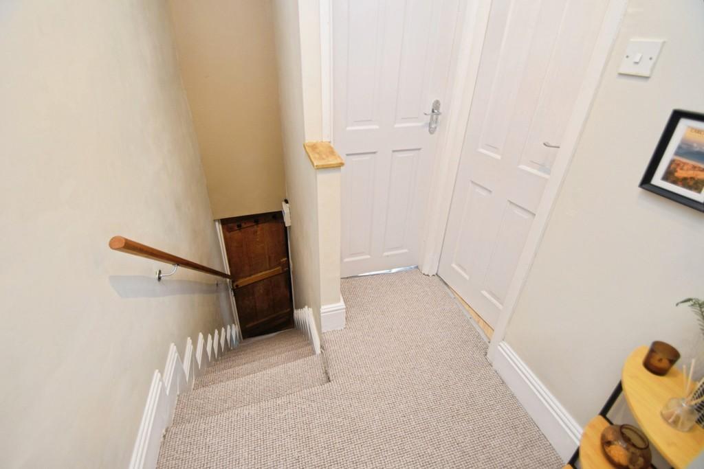 046378cd-Hall