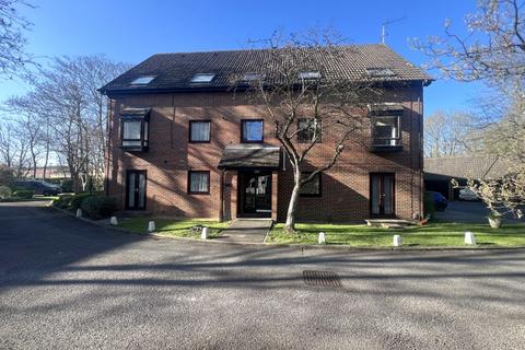 Studio to rent, Moormede Crescent, Staines TW18
