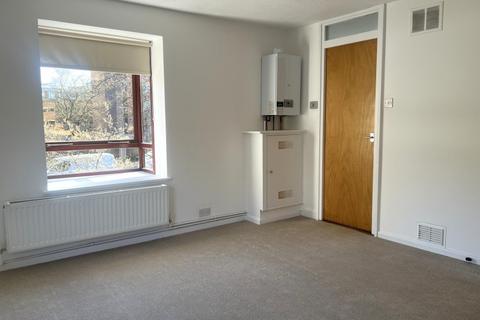 Studio to rent, Moormede Crescent, Staines TW18