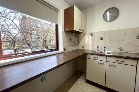Studio to rent, Moormede Crescent, Staines TW18
