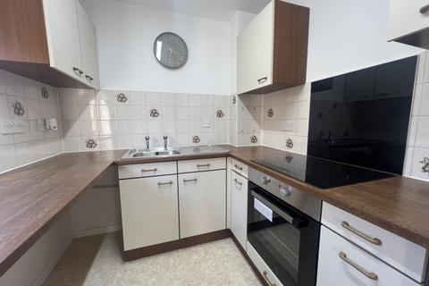 Studio to rent, Moormede Crescent, Staines TW18