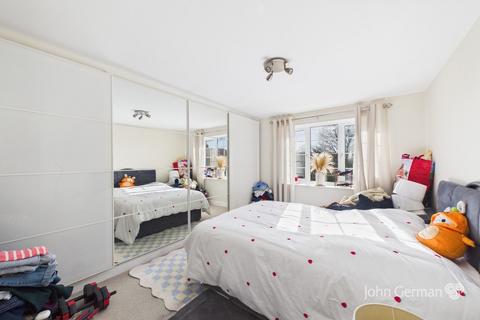 undefined, The Crescent, Mayfield