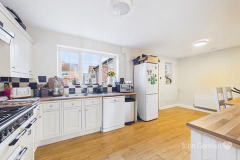 undefined, The Crescent, Mayfield