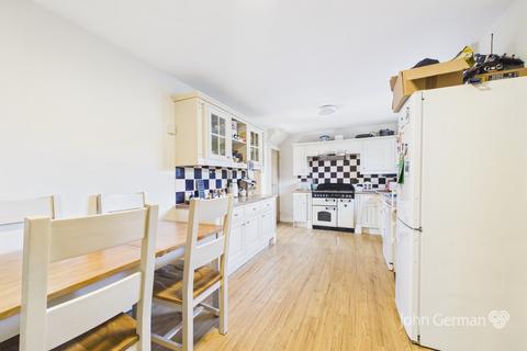 undefined, The Crescent, Mayfield