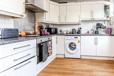 3 bedroom terraced house for sale, Westfield Road, Wellingborough NN8