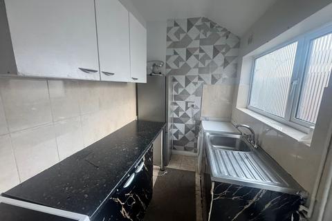 2 bedroom house to rent, Howard Road, Mansfield, NG19