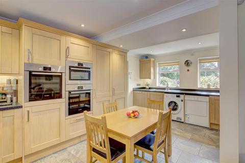 6 bedroom house for sale, Fourways, Alderton