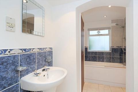 2 bedroom flat to rent, Westbourne Terrace, London W2