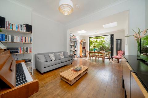 2 bedroom flat for sale, Melrose Avenue, London NW2