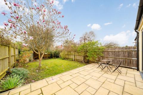 2 bedroom flat for sale, Melrose Avenue, London NW2