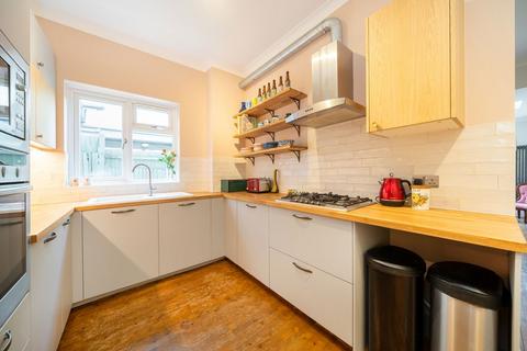 2 bedroom flat for sale, Melrose Avenue, London NW2