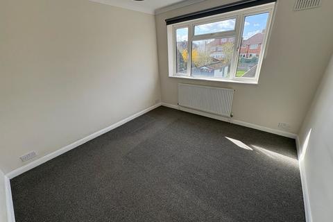 3 bedroom semi-detached house to rent, Grosvenor Avenue, Hayes