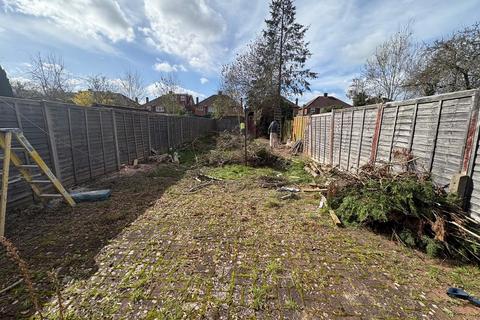 3 bedroom semi-detached house to rent, Grosvenor Avenue, Hayes