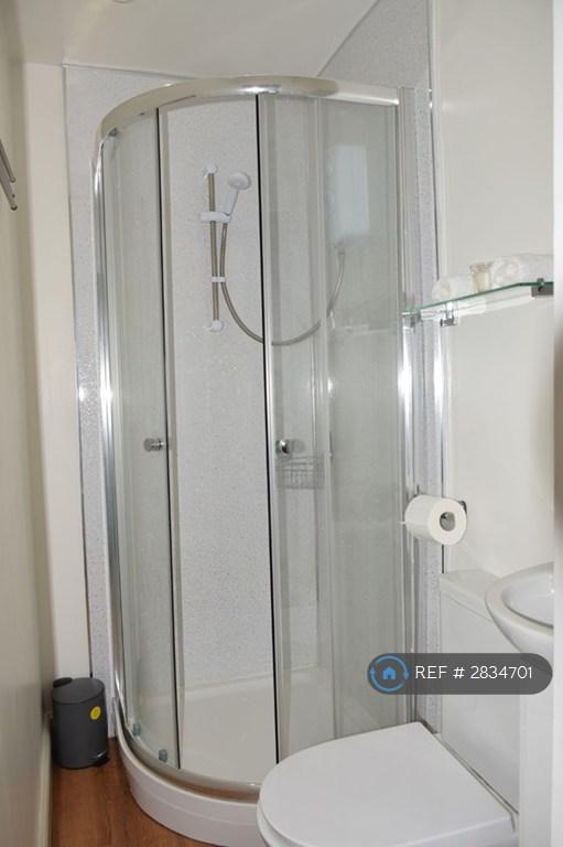 Room 2 En-Suite