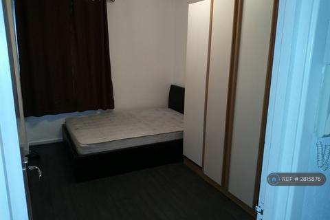 1 bedroom in a flat share to rent, William Harvey House, London, SW19
