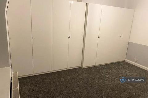 2 bedroom flat to rent, Erpingham Road, London, SW15