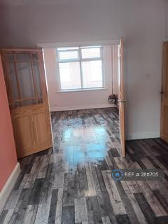 2 bedroom terraced house to rent, Milnthorpe St, Salford, M6