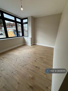 3 bedroom flat to rent, Edgwarebury Lane, Edgware, HA8
