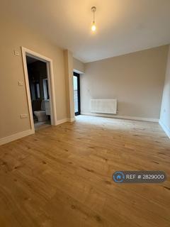 3 bedroom flat to rent, Edgwarebury Lane, Edgware, HA8