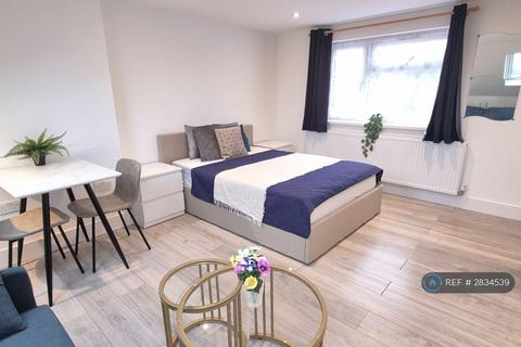 Studio to rent, Bradenham Road, Hayes, UB4