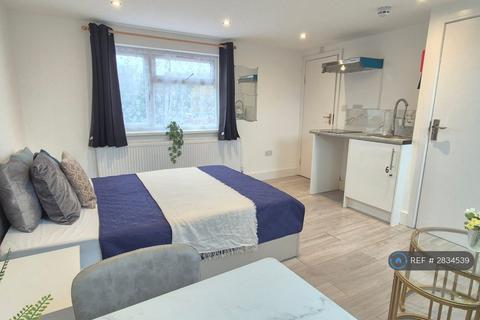 Studio to rent, Bradenham Road, Hayes, UB4