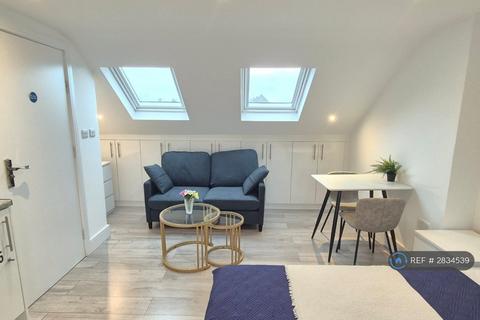 Studio to rent, Bradenham Road, Hayes, UB4