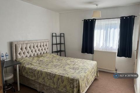 3 bedroom semi-detached house to rent, New Ashby Road, Loughborough, LE11
