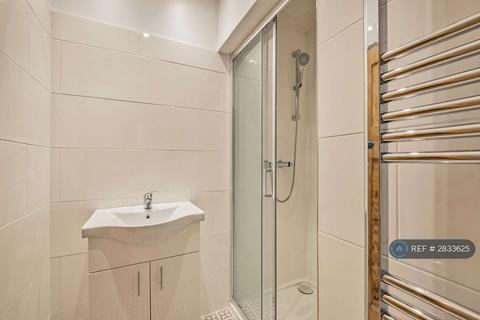 1 bedroom end of terrace house to rent, Bushey Hill Road, London, SE5