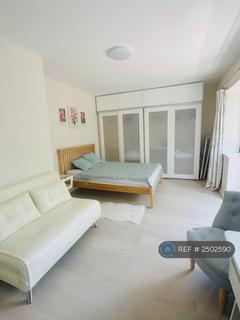 1 bedroom in a flat share to rent, Ealing/Acton Town, Ealing, W3