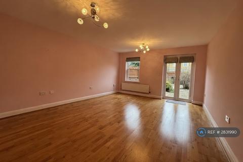 undefined, Horseshoe Crescent, Southend-On-Sea, SS3