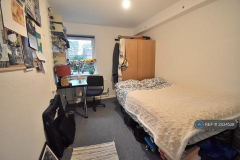undefined, Hillside Court, Reading, RG1