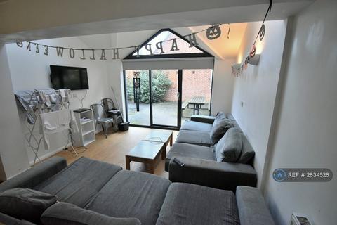 undefined, Hillside Court, Reading, RG1