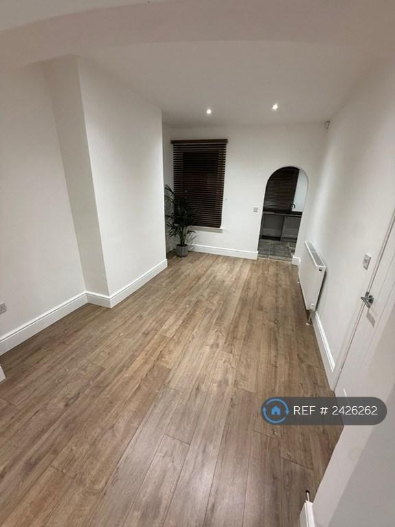 Living Room/Dining