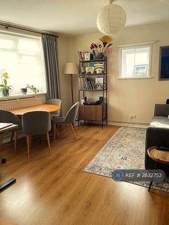 3 bedroom flat to rent, Longley Court, London, SW8